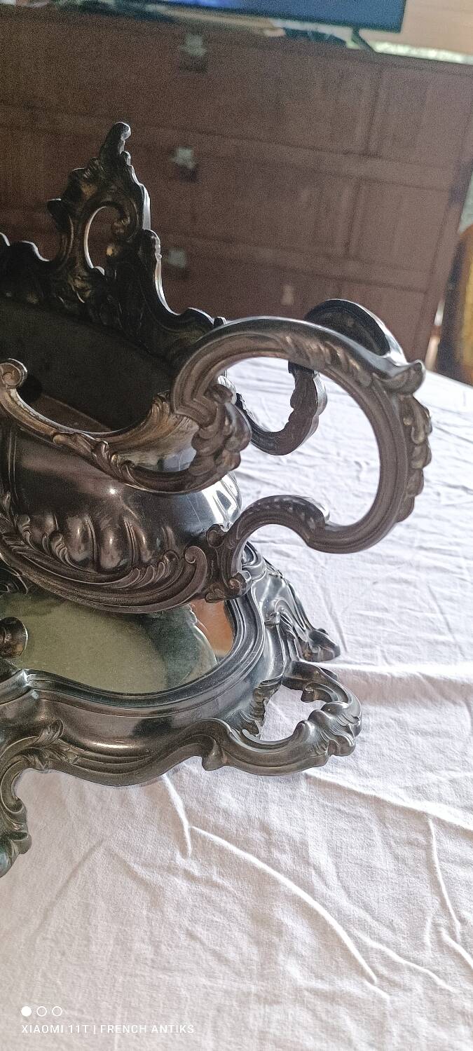 Antique jardinière sur son centre de table ovale, rocailles