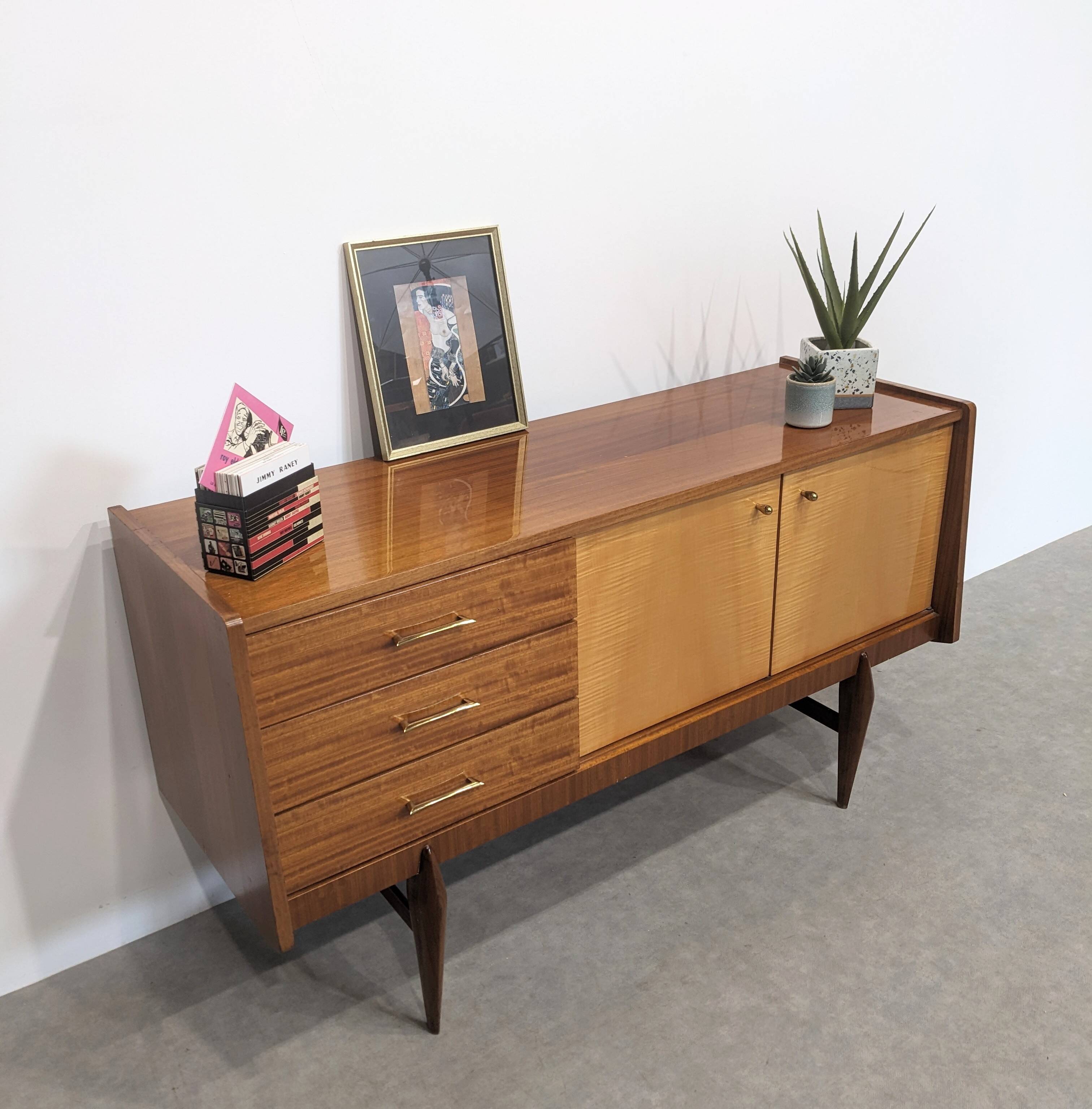 Pretty vintage sideboard