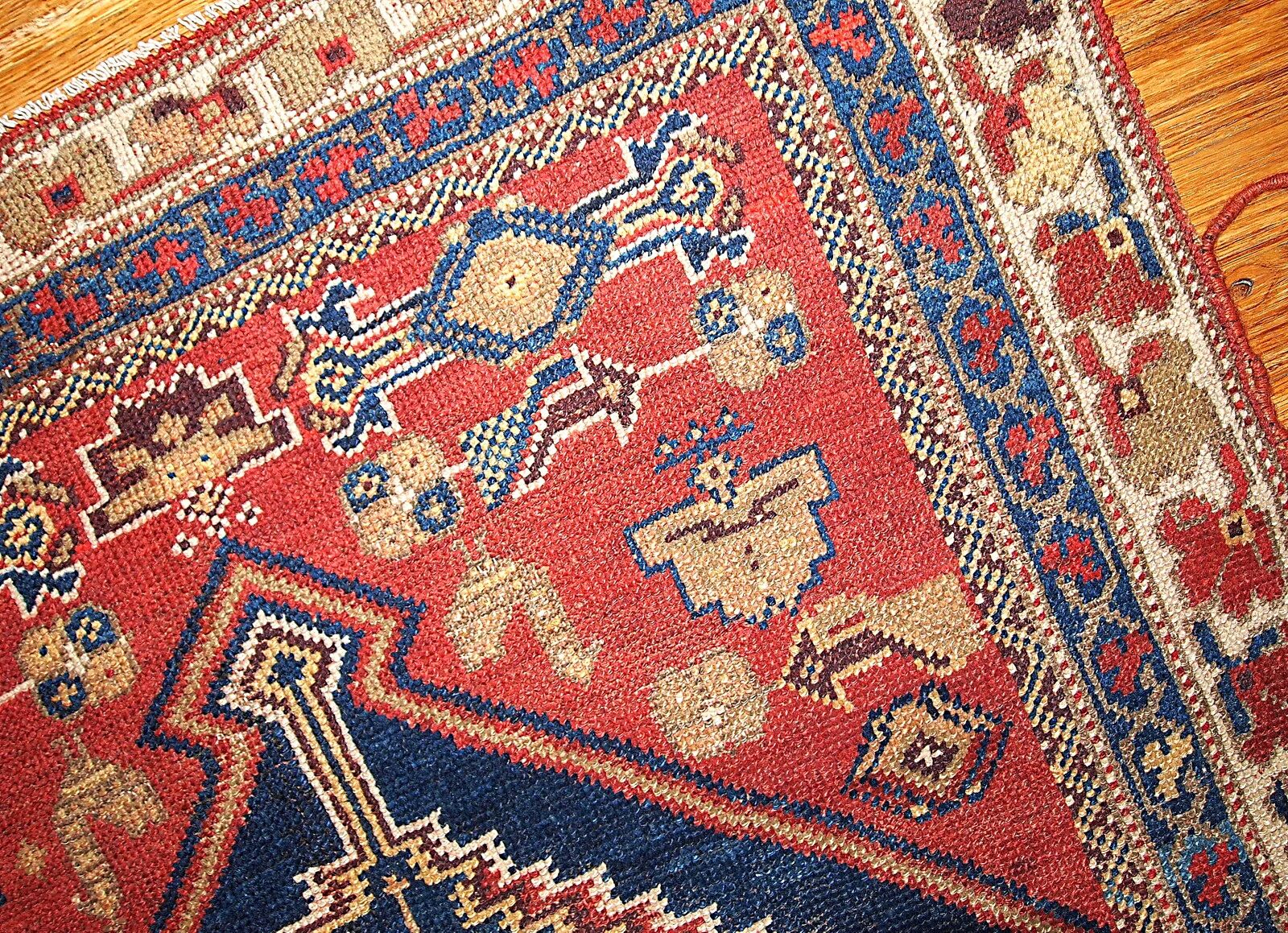 Handmade antique Persian Shiraz rug 97cm x 180cm 1920s