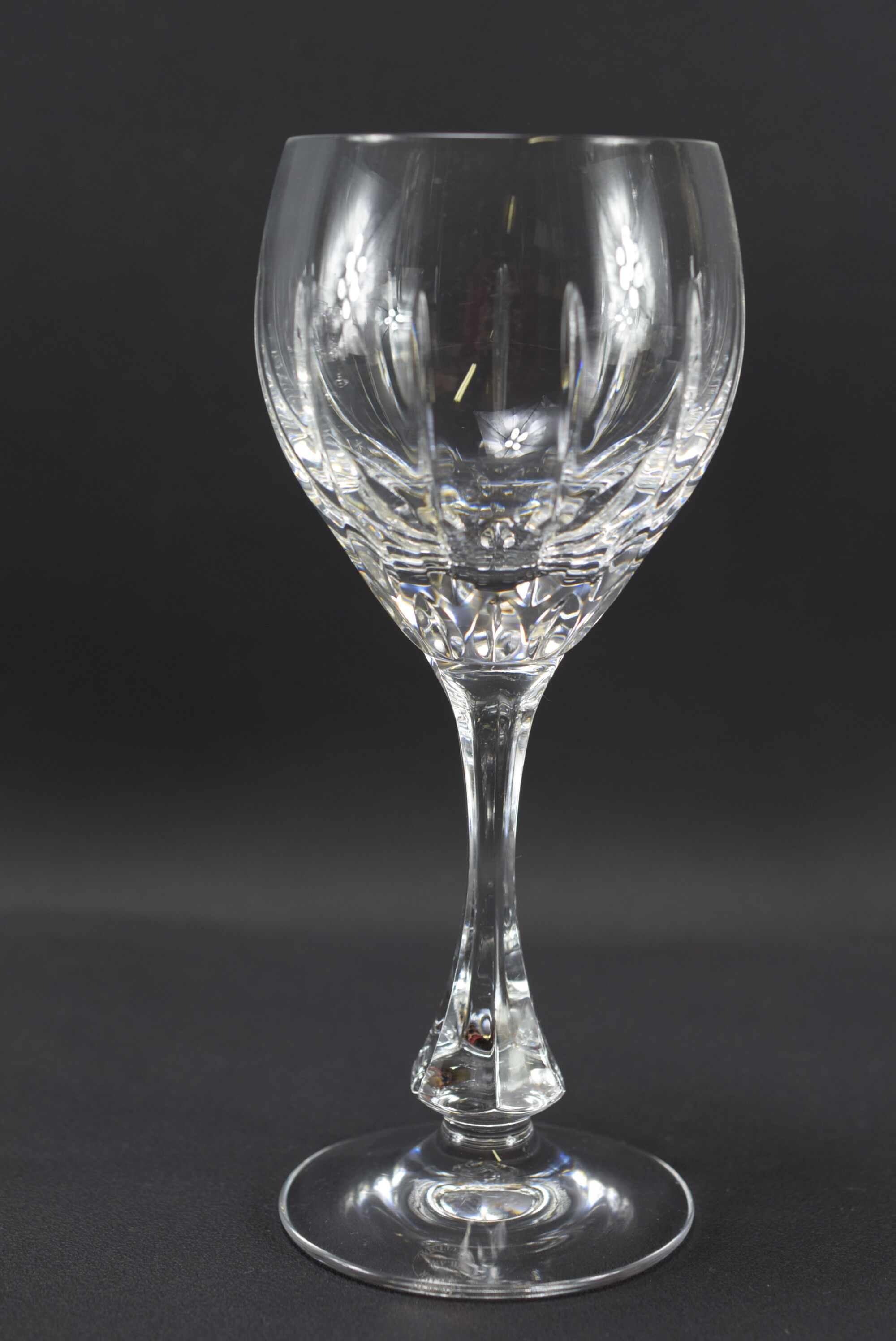 5 glass crystal cut hand crystal workshop in baccarat