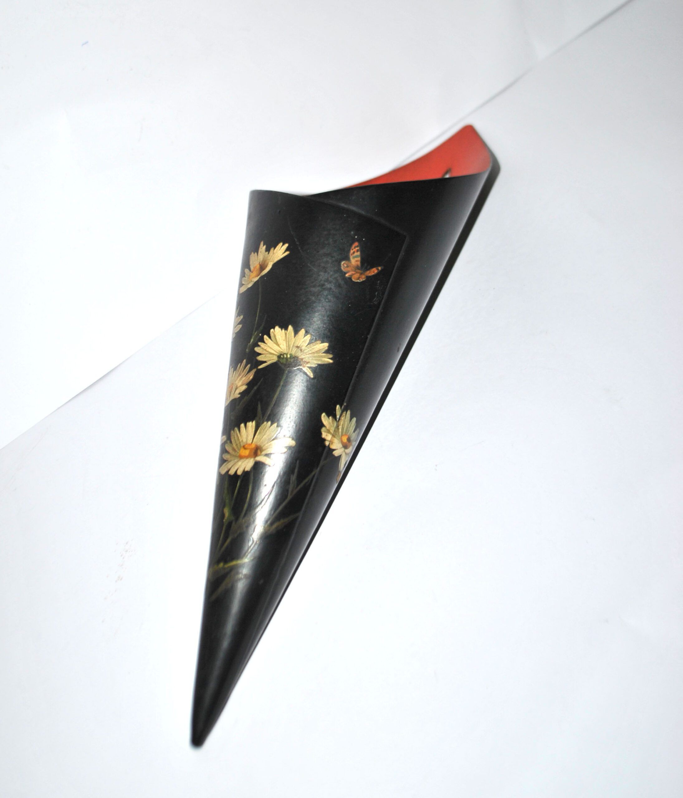 Cornet vase in "Chinese lacquer" floral Napoleon III black and red