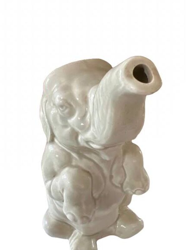 Pichet en forme d'éléphant