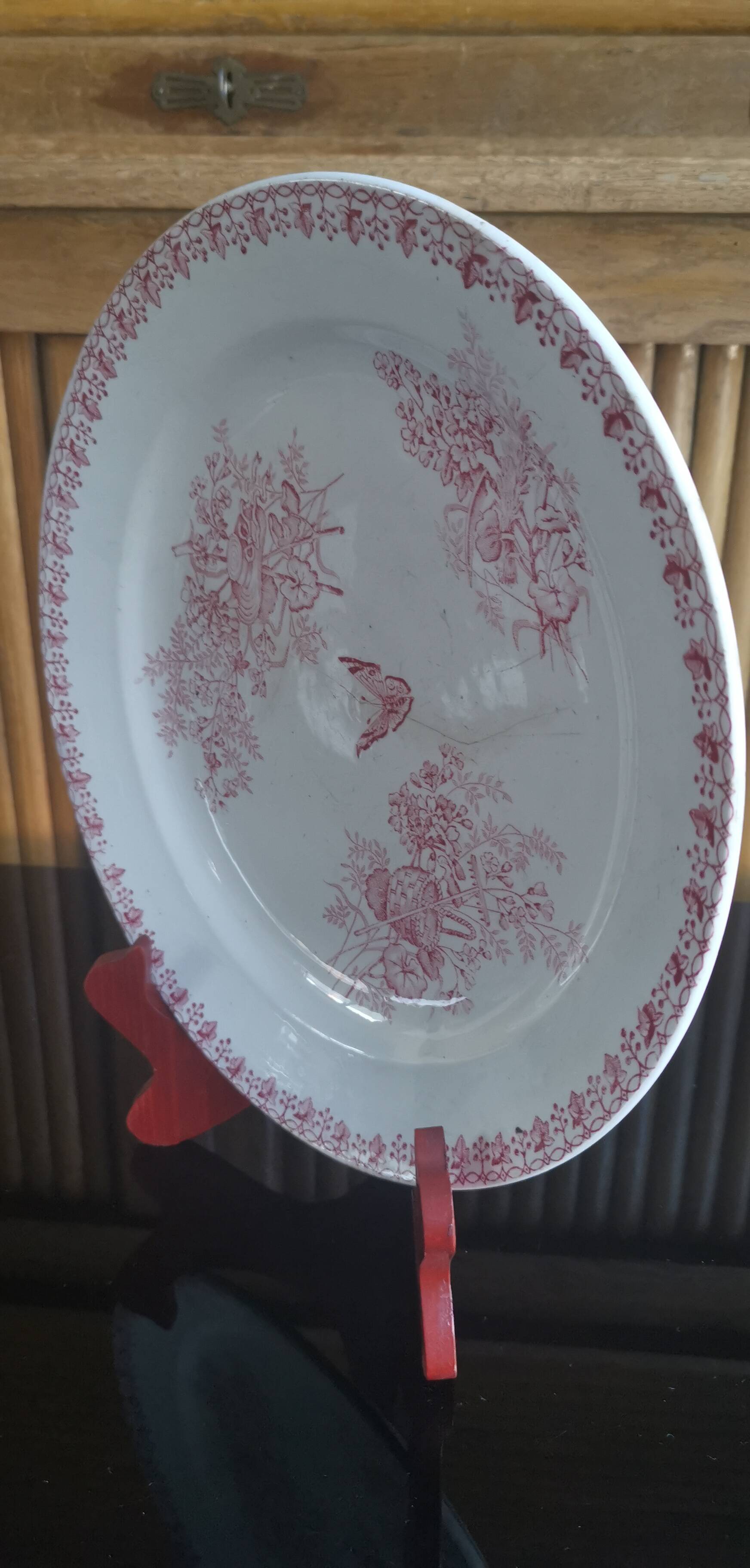 Flat round dish in pink iron earth Earthenware from Onnaing