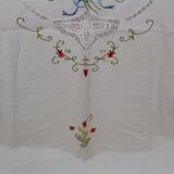 Nappe ronde brodée de fleurs colorées avec 8 serviettes