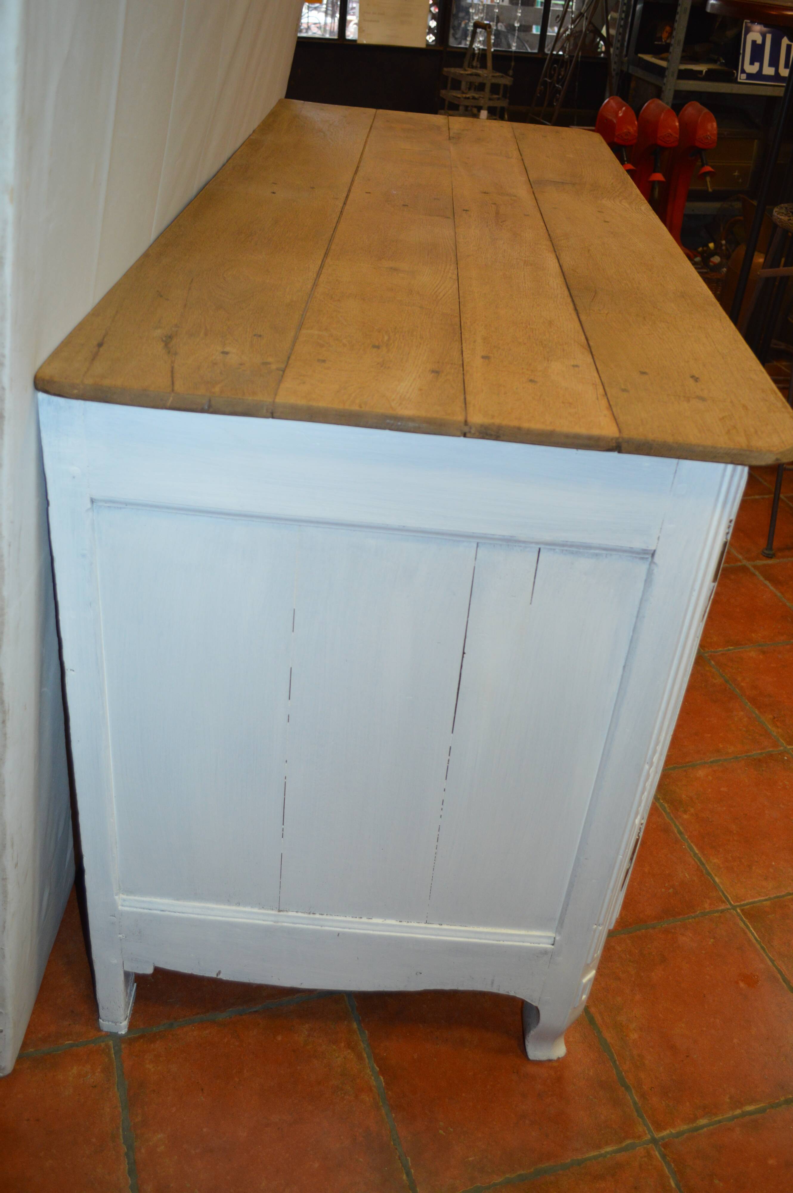 Double door skated oak buffet