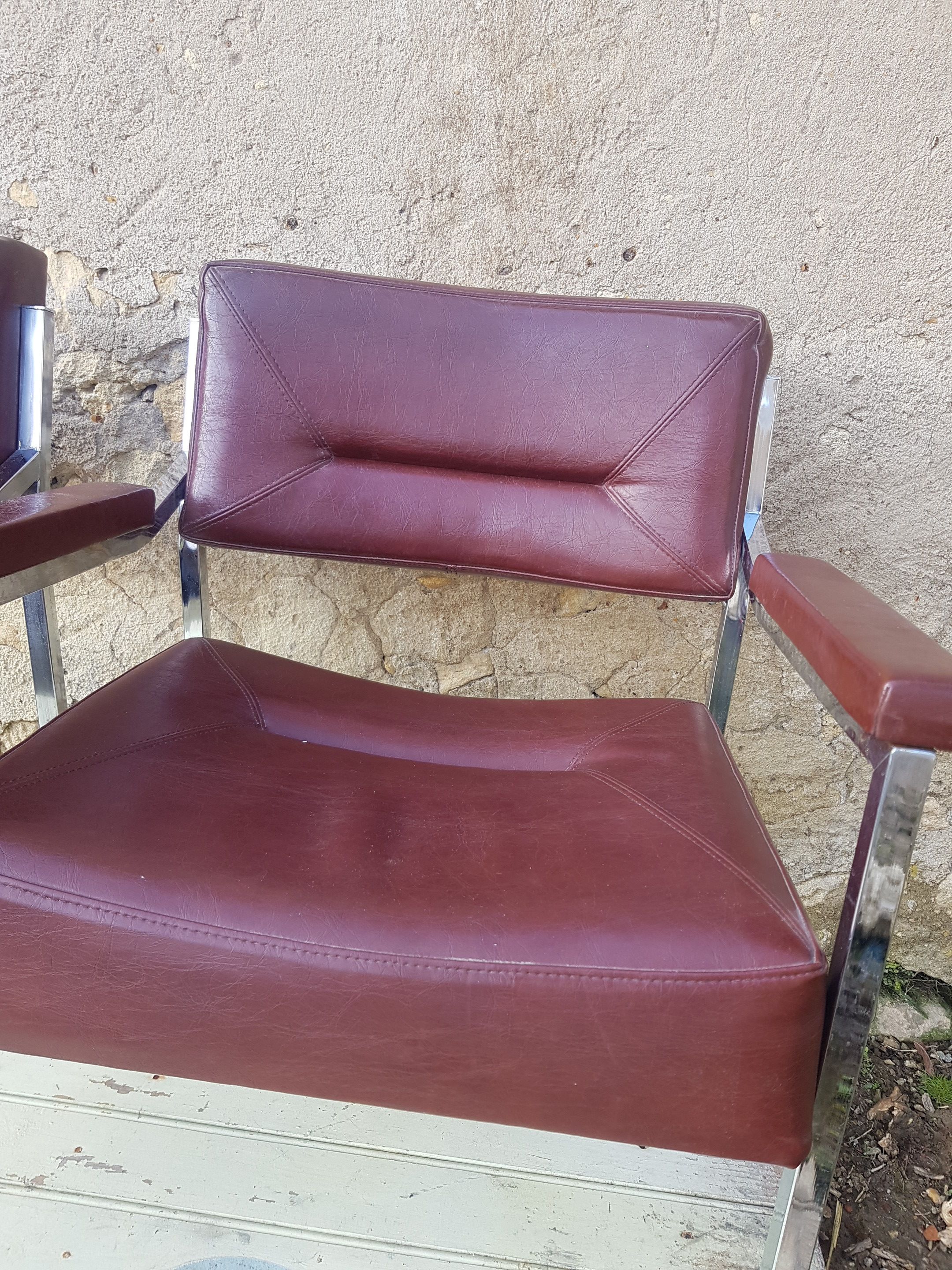 Series of two chairs
