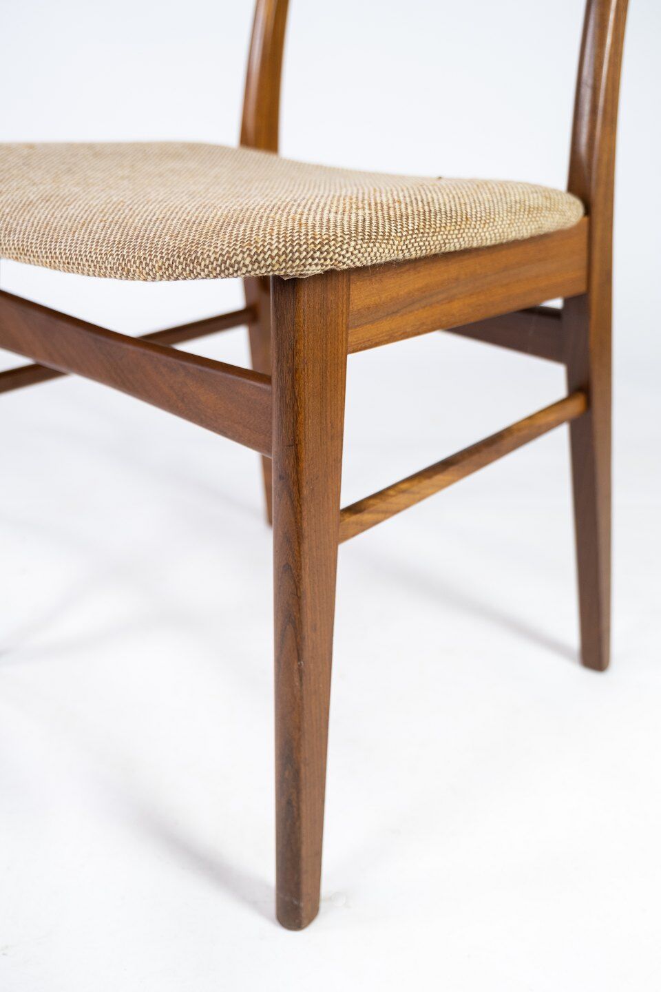 Dining room chair in teak and light fabric of danish design from the 1960s.