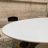 Eero Saarinen's oval tulip table for Knoll