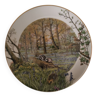 Assiette Royal Worcester Limited Edition. Modèle "A country church by Peter Banett". Mois d'avril