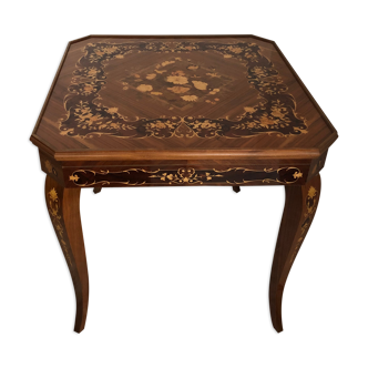 Table of games in marquetry
