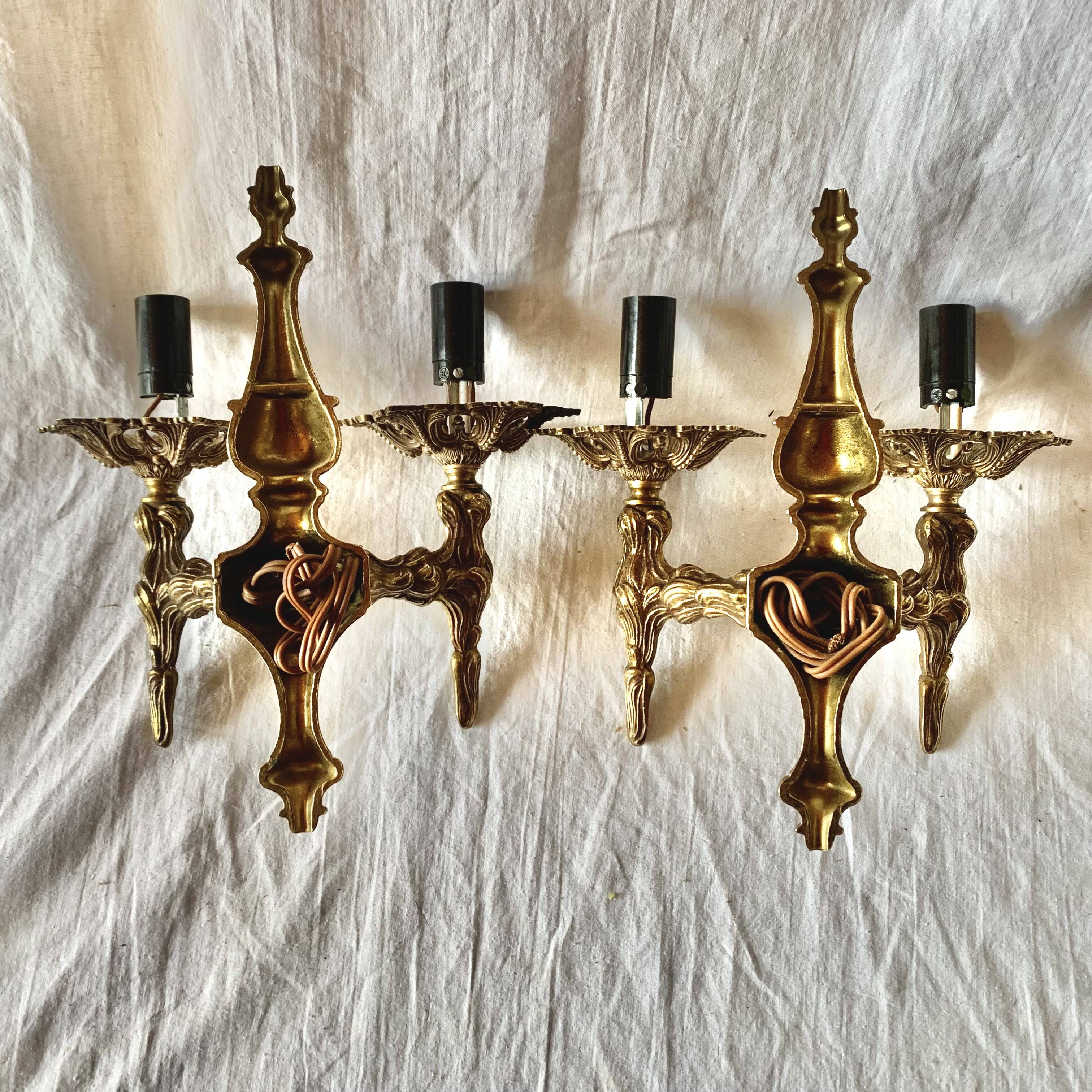 Pair of gilded brass wall lights - Louis XVI style