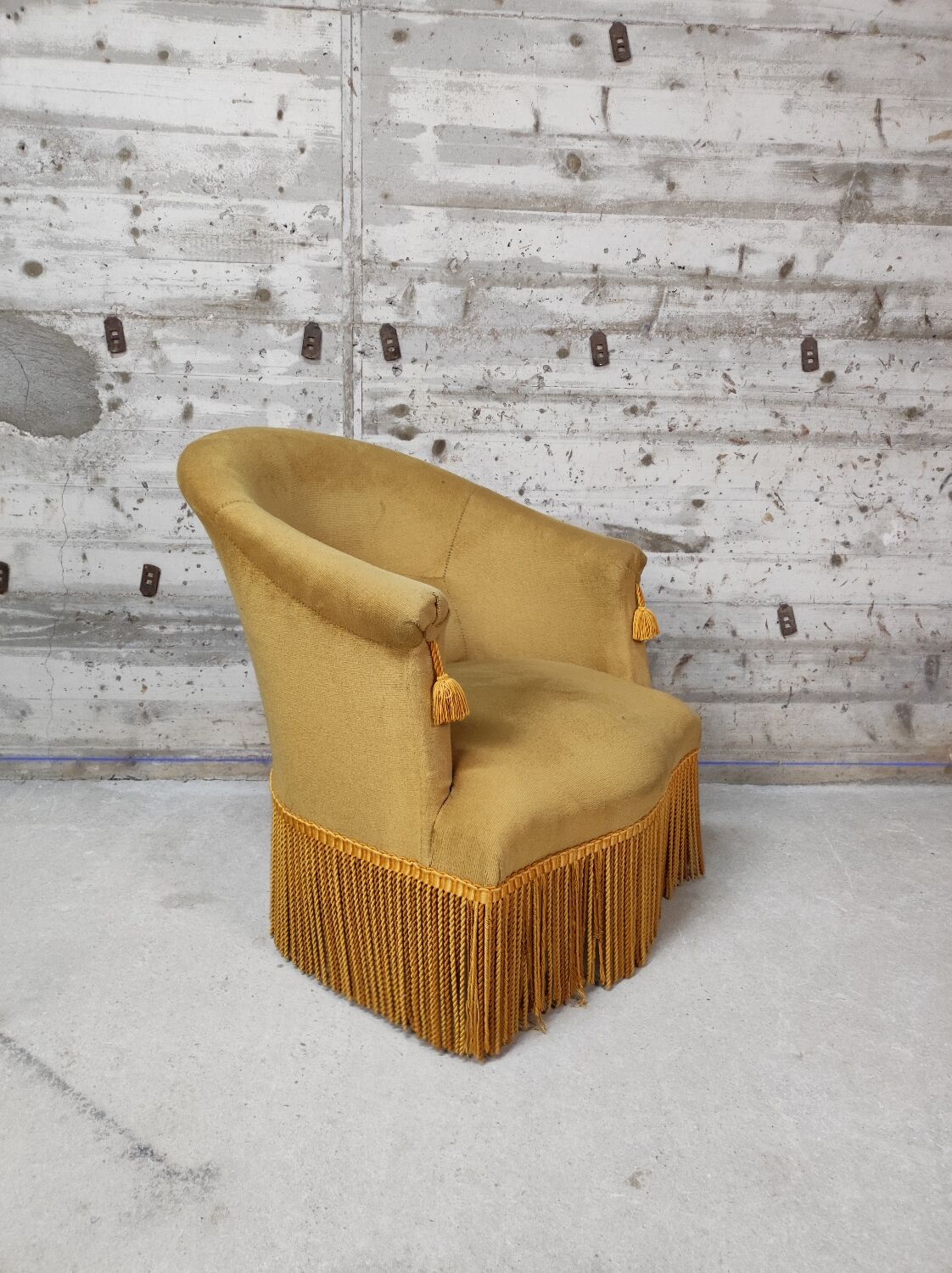 Yellow toad armchair