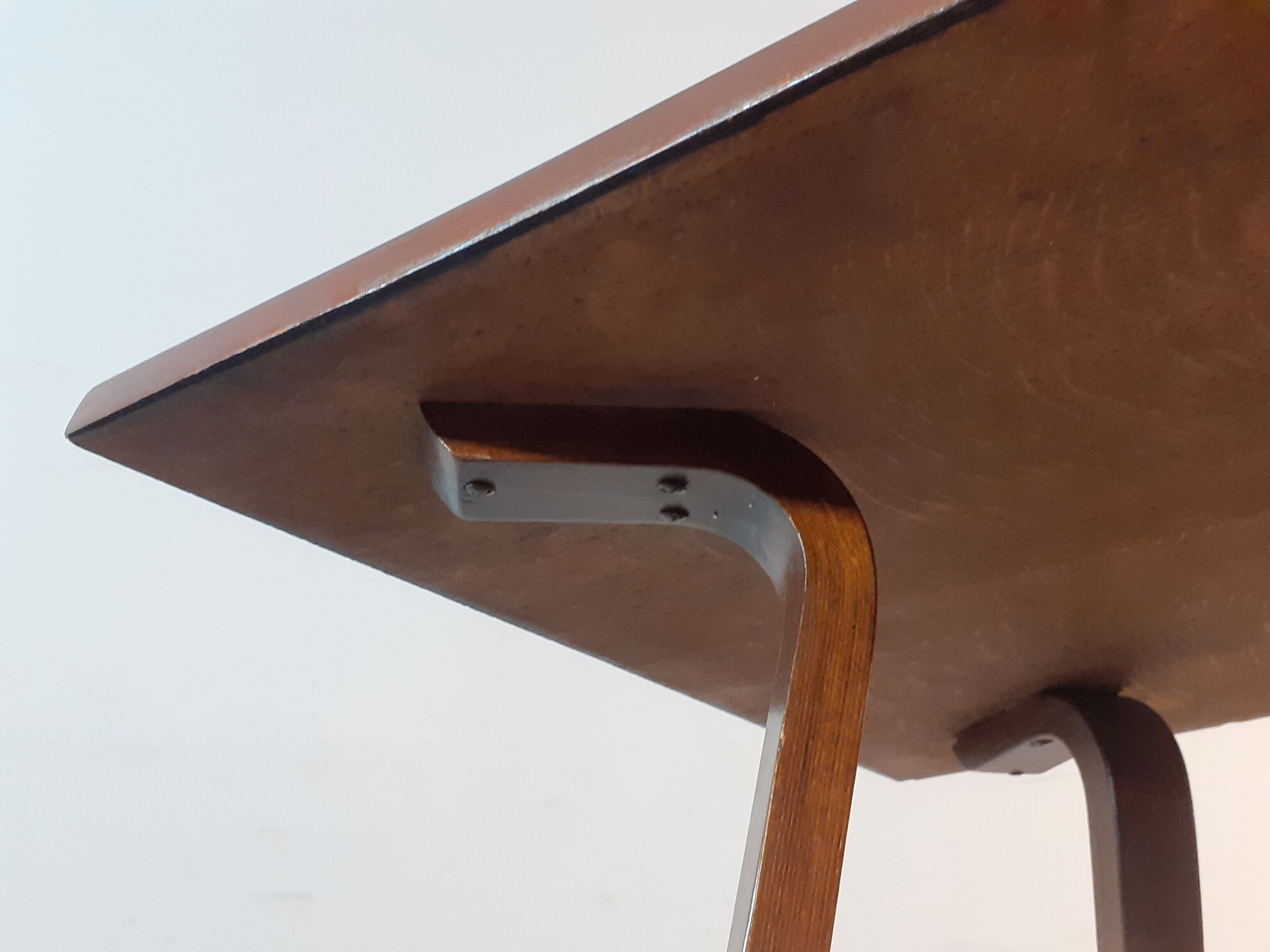 Table d'appoint Drevopodnik Holesov vintage Tchécoslovaque 1960s