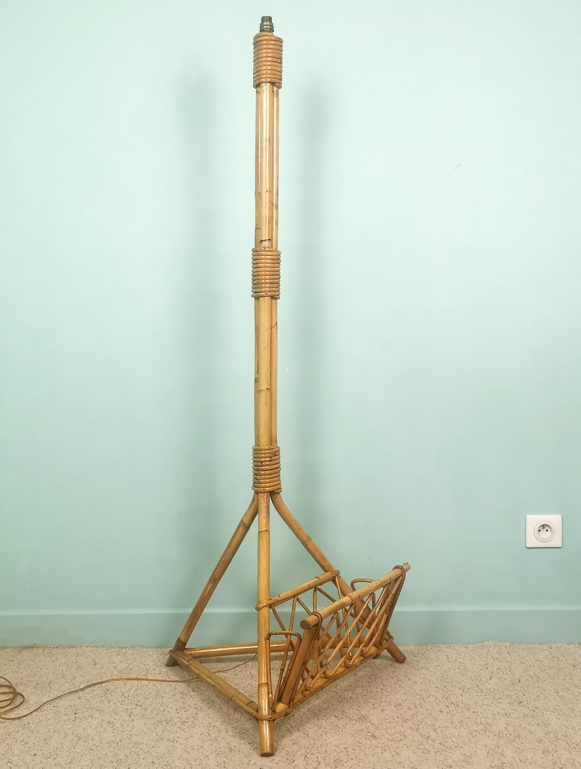 Rattan magazine lamp