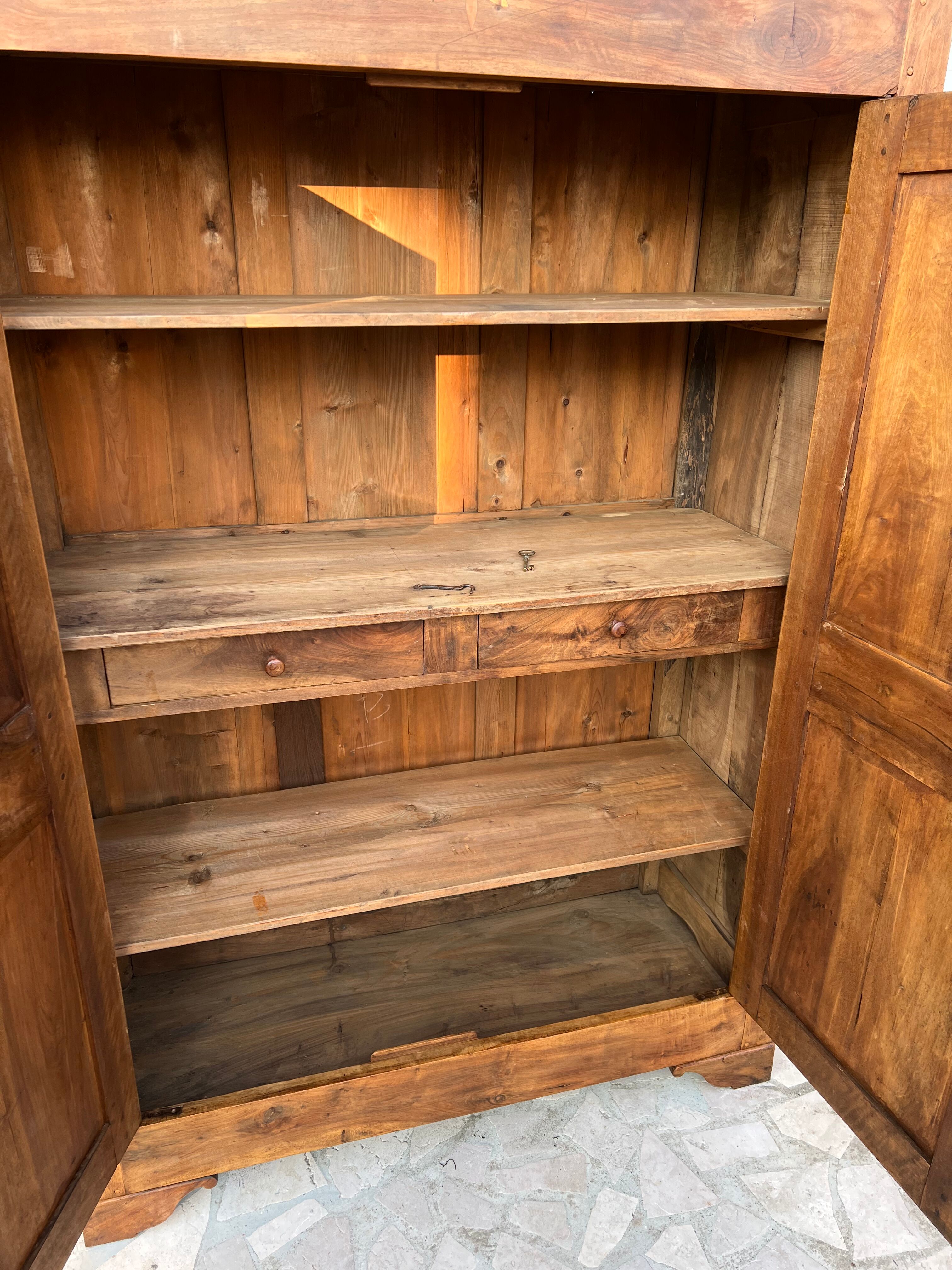 Old wardrobe of character XIX th of Rhone Valley