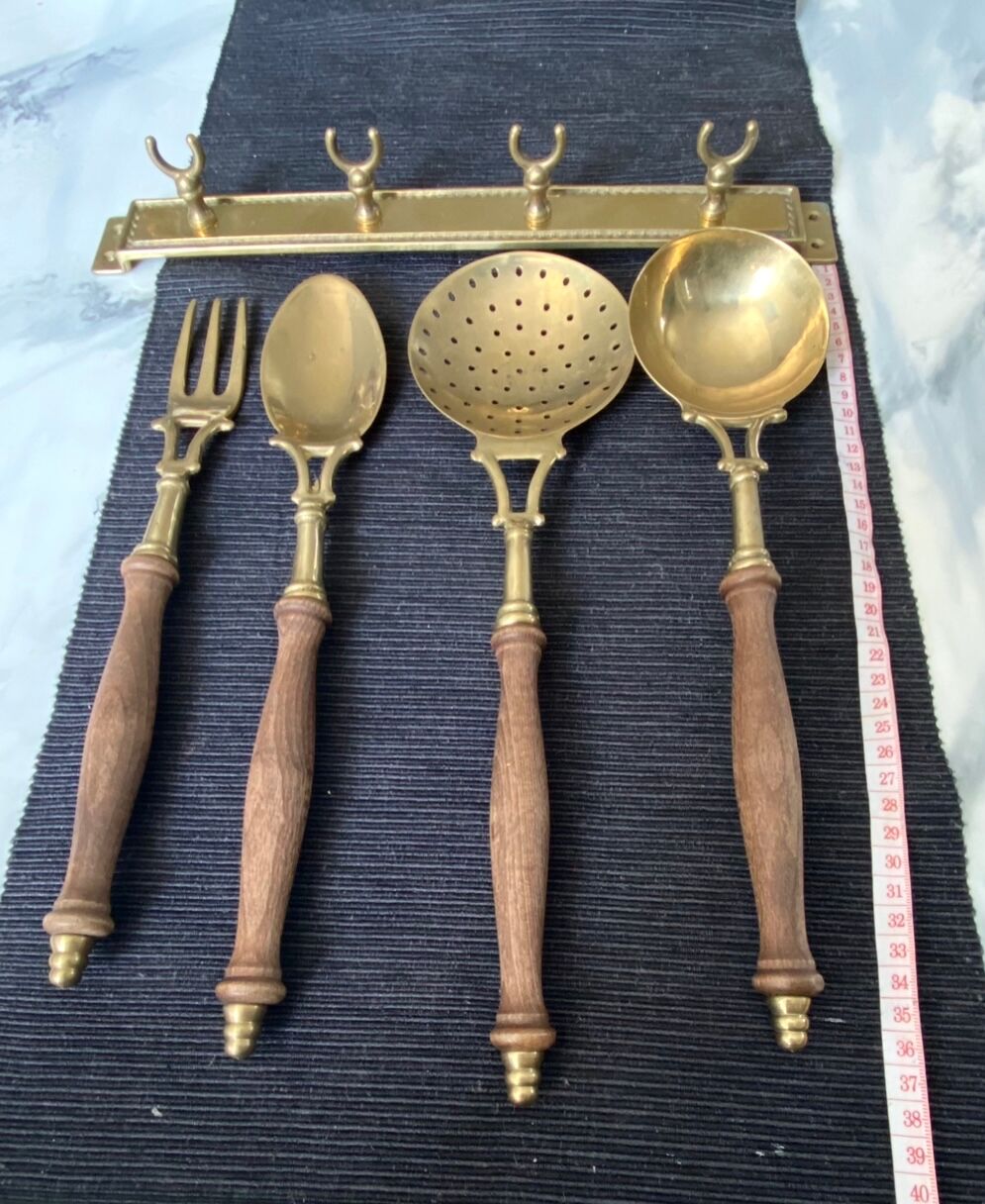 Old kitchen utensils in brass and wood.