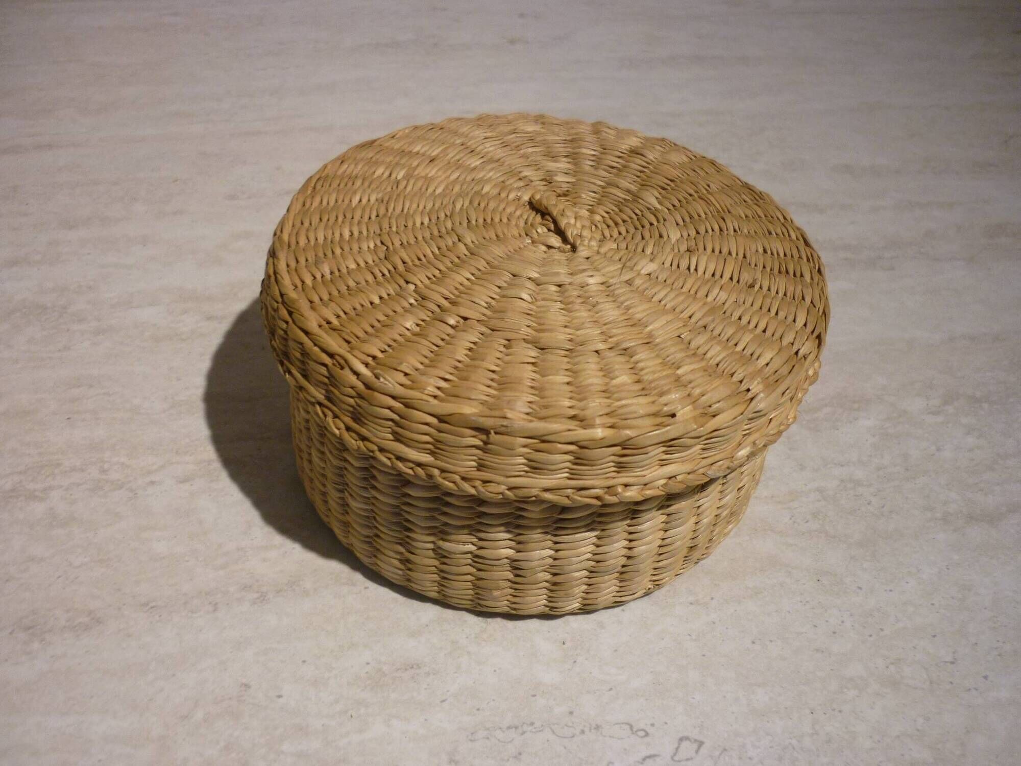 10 coasters in their wicker box