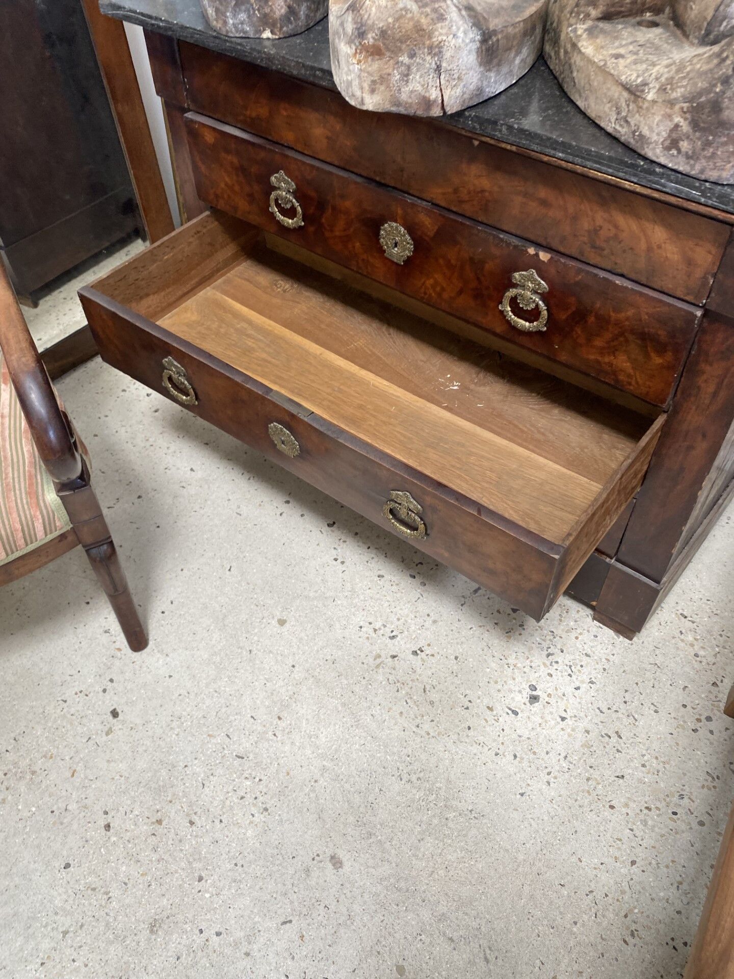 Chest of drawers in wood and gray marble with 4 drawers nineteenth century