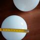 Paire d'appliques boules en verre opalin