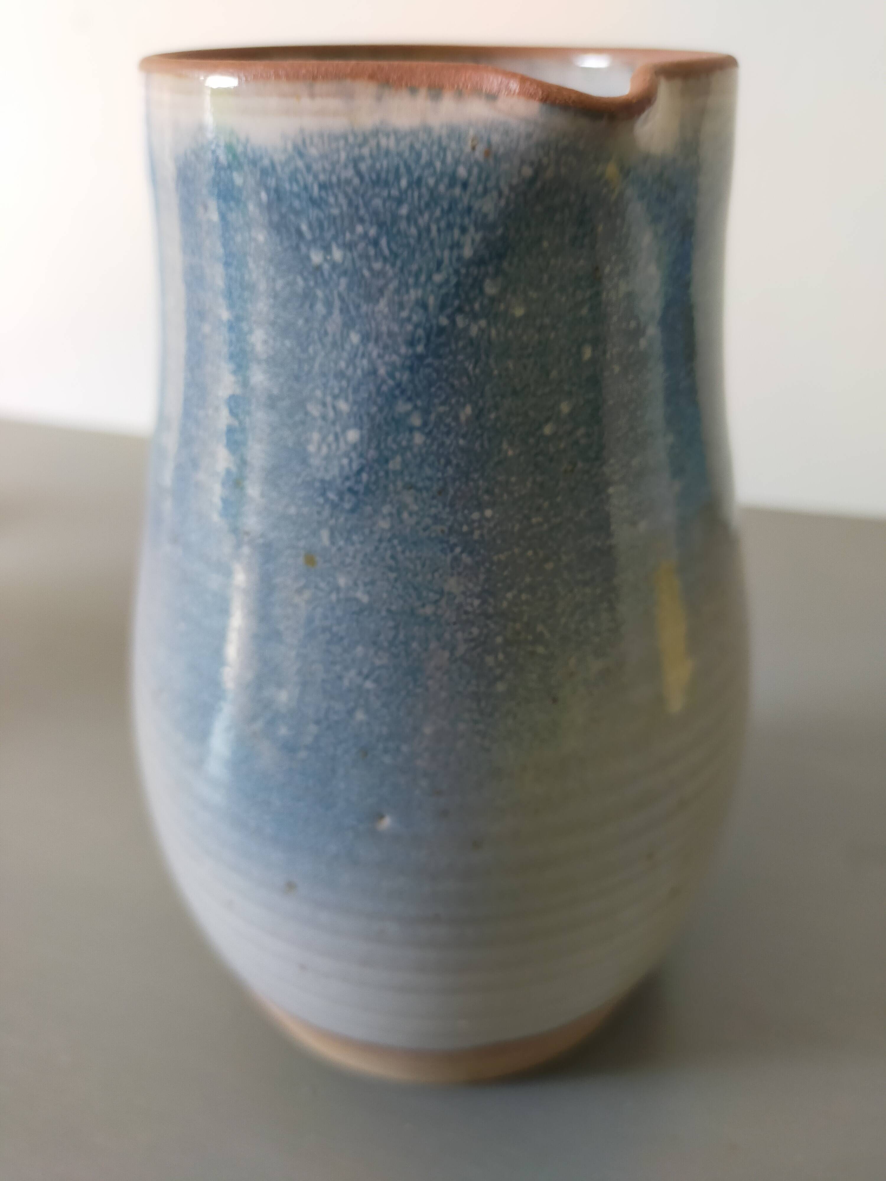 pichet en grès Roger Jacques émaillé bleu