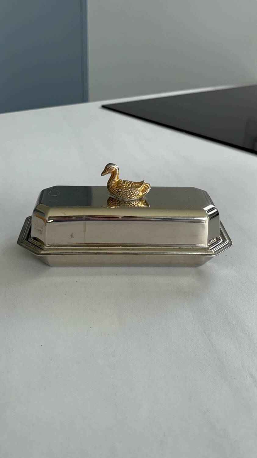 Beurrier vintage en métal argenté avec canard doré