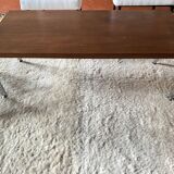 Table basse design en métal chromé et teck 1970