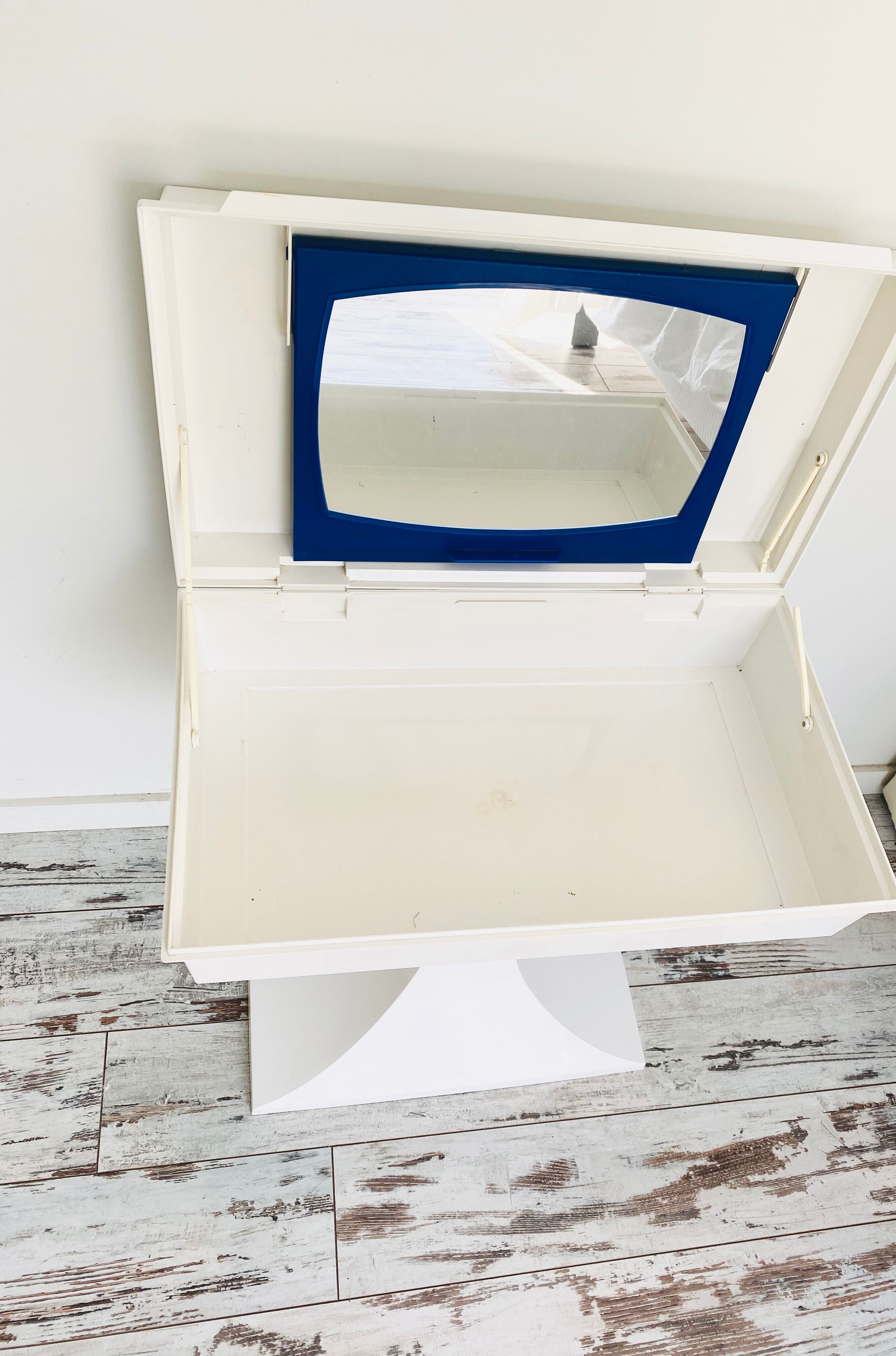 DRESSING TABLE PRISUNIC circa 70