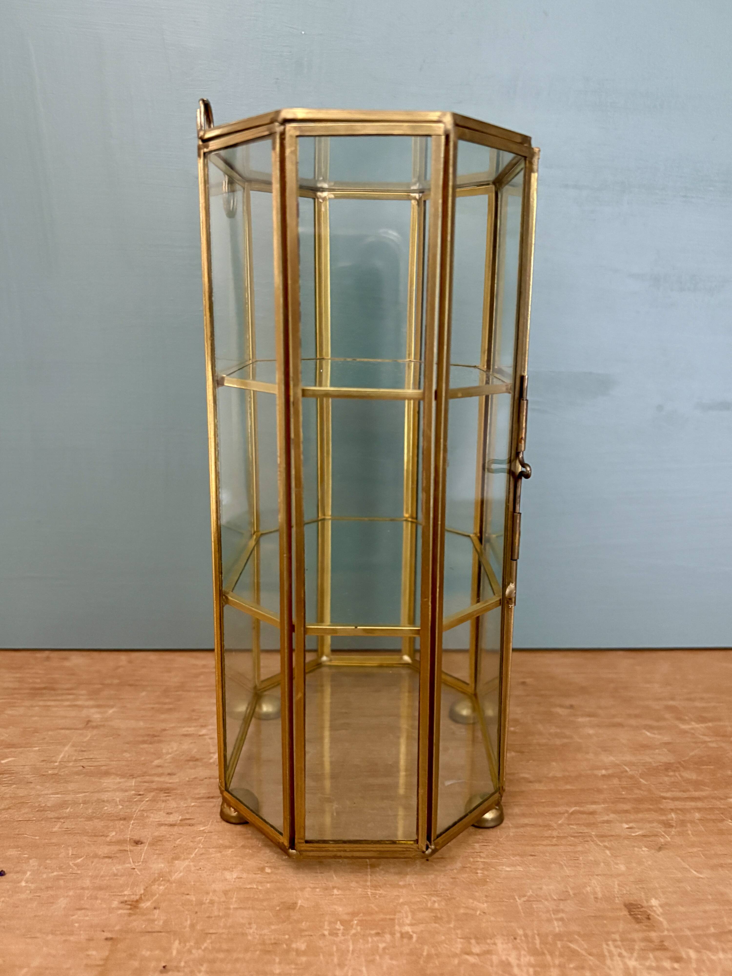 Vitrine vintage en verre et laiton
