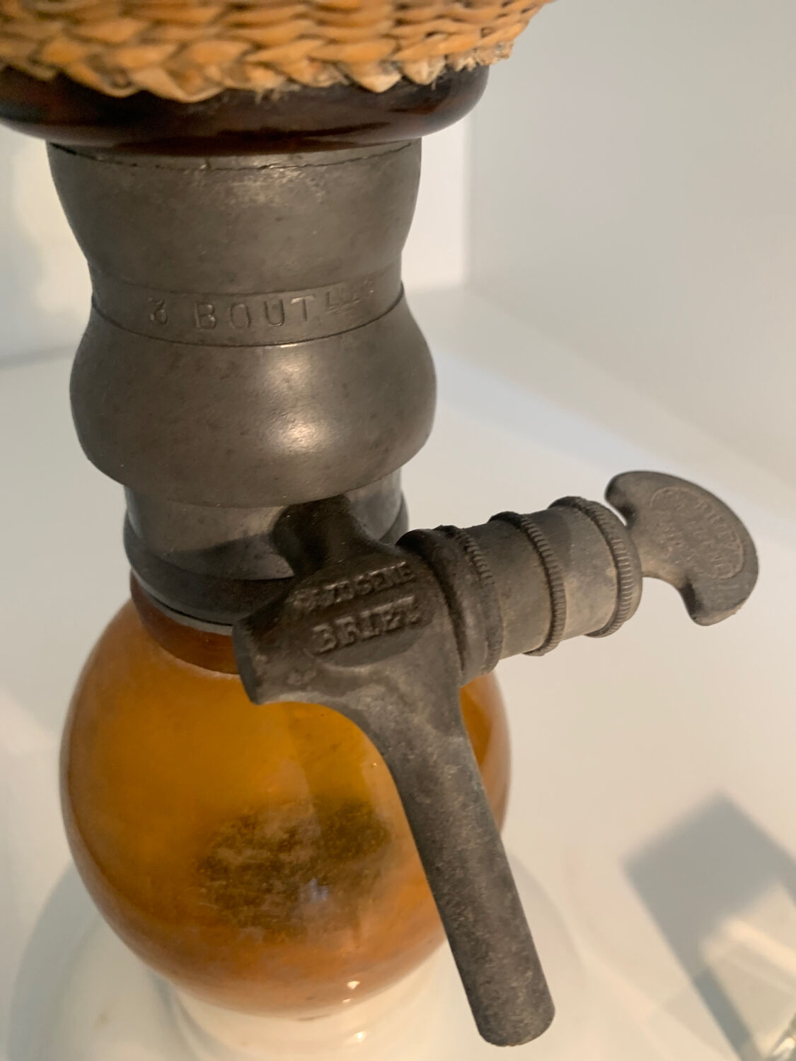 Gas-generating siphon