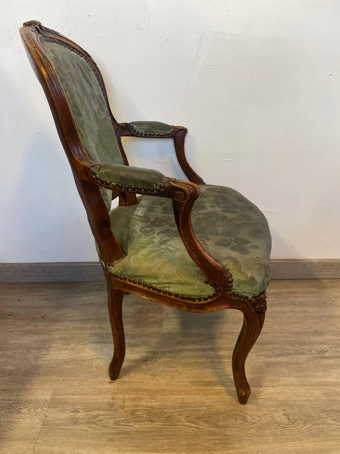 Fauteuils cabriolet Louis XV estampillé F. Raisin