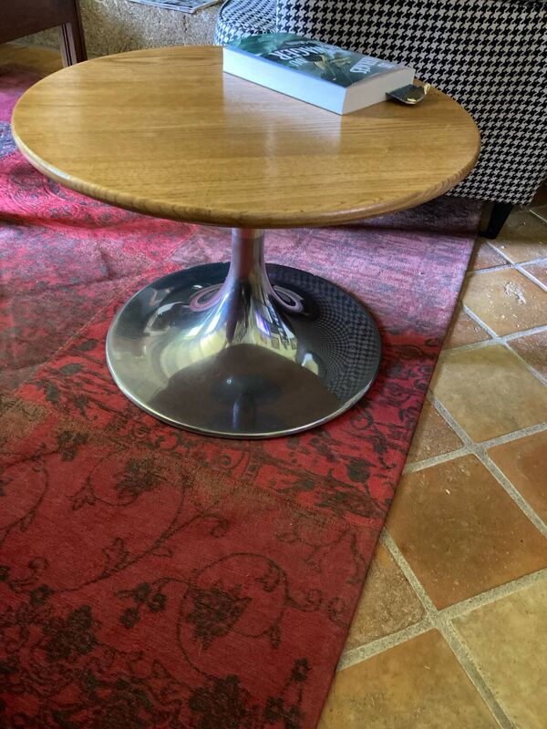 Table basse pied tulipe