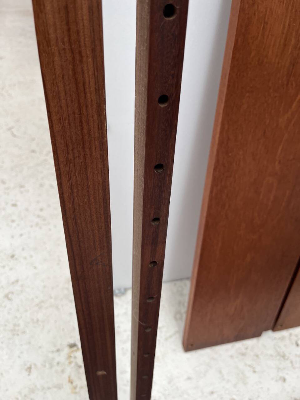 Meuble mural par P. Cadobvius