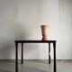 Lampe de table en verre opalin couleur chair | Suède | Années 1960