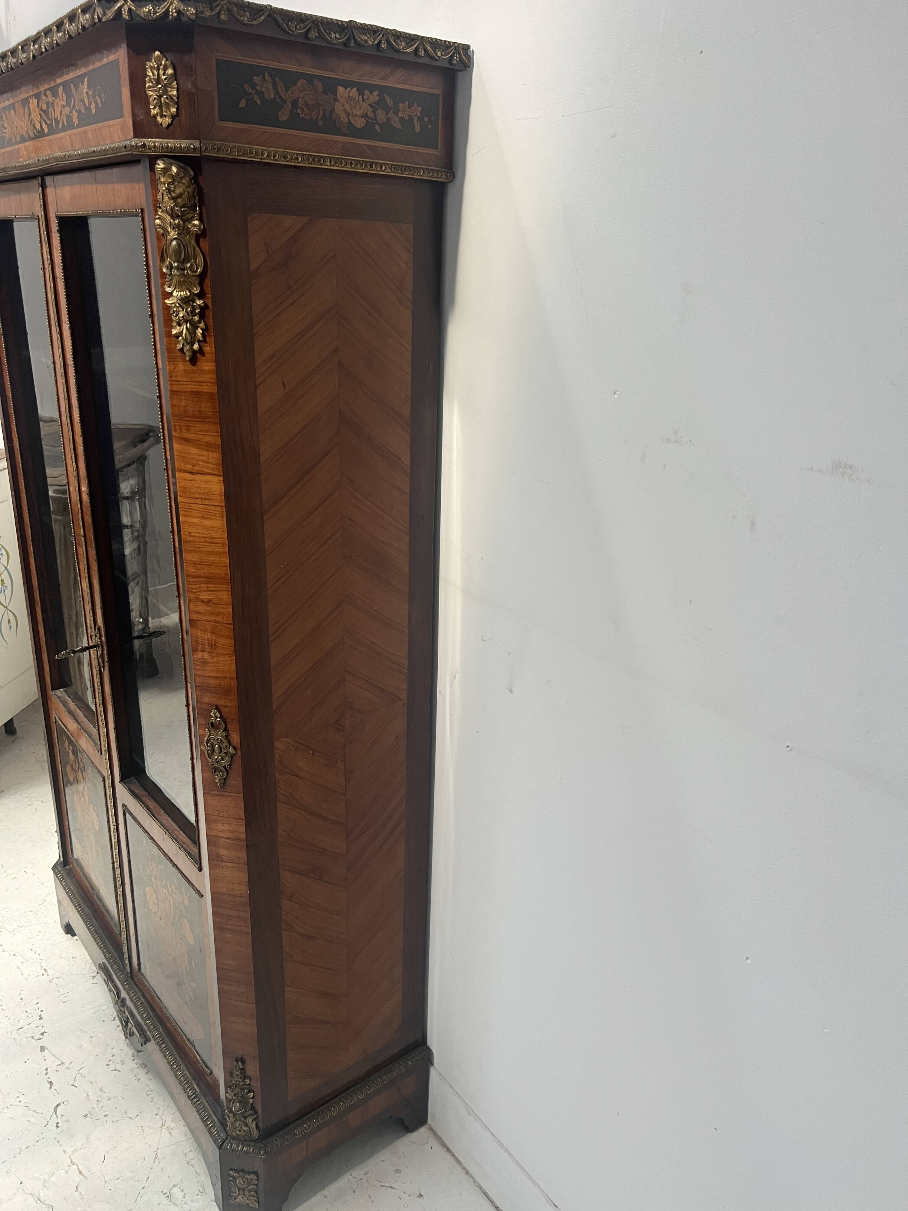 Napoleon III display cabinet in rosewood veneer and marquetry, 19th century.
