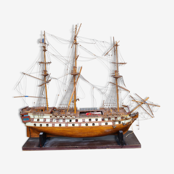 Maquette d'un navire à restaurer en bois
