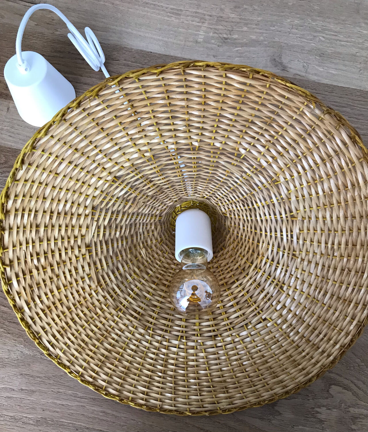 Vintage rattan suspension