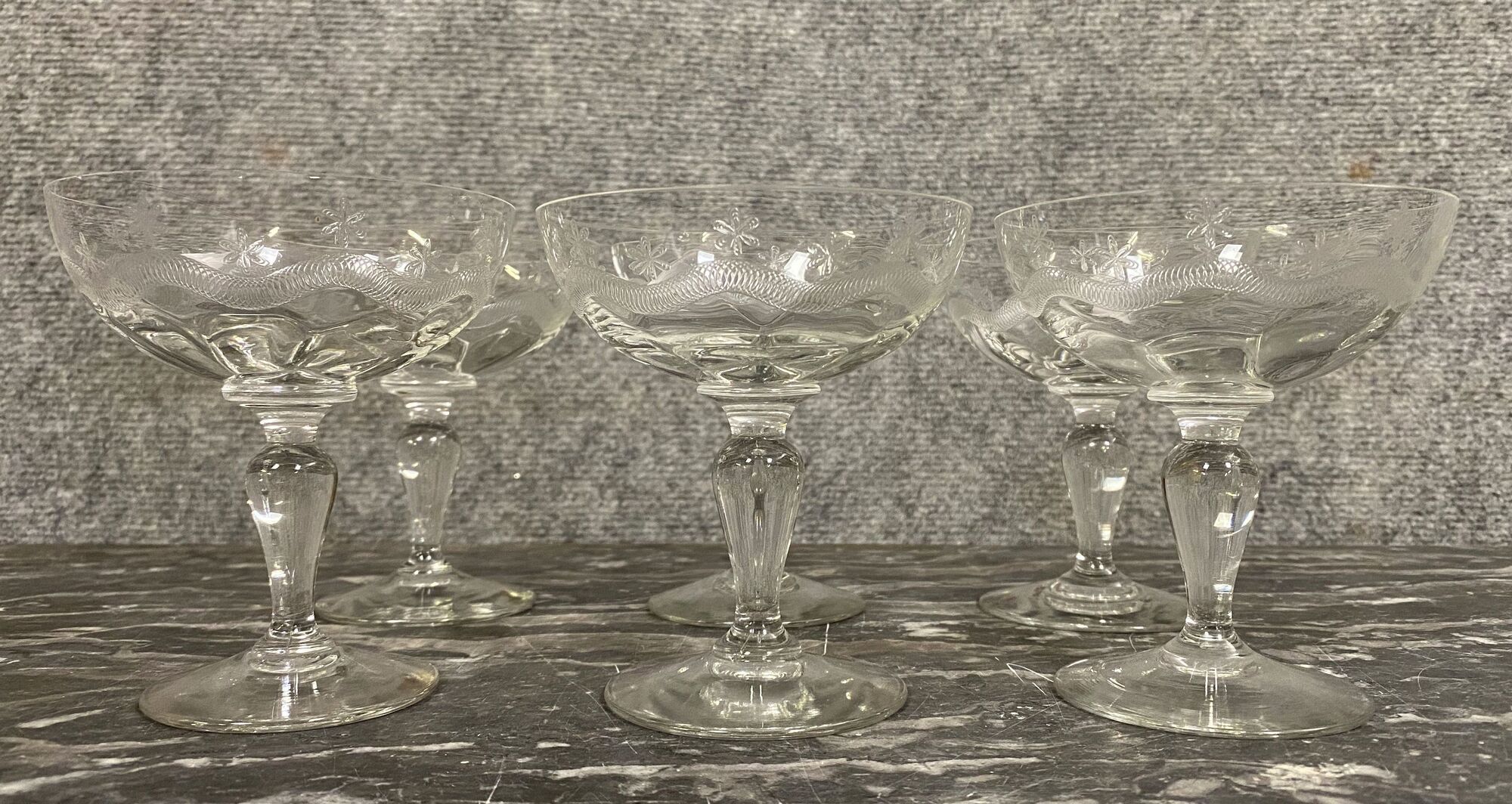 6 coupes à champagne en cristal ciselé époque Art Déco vers 1925-1930