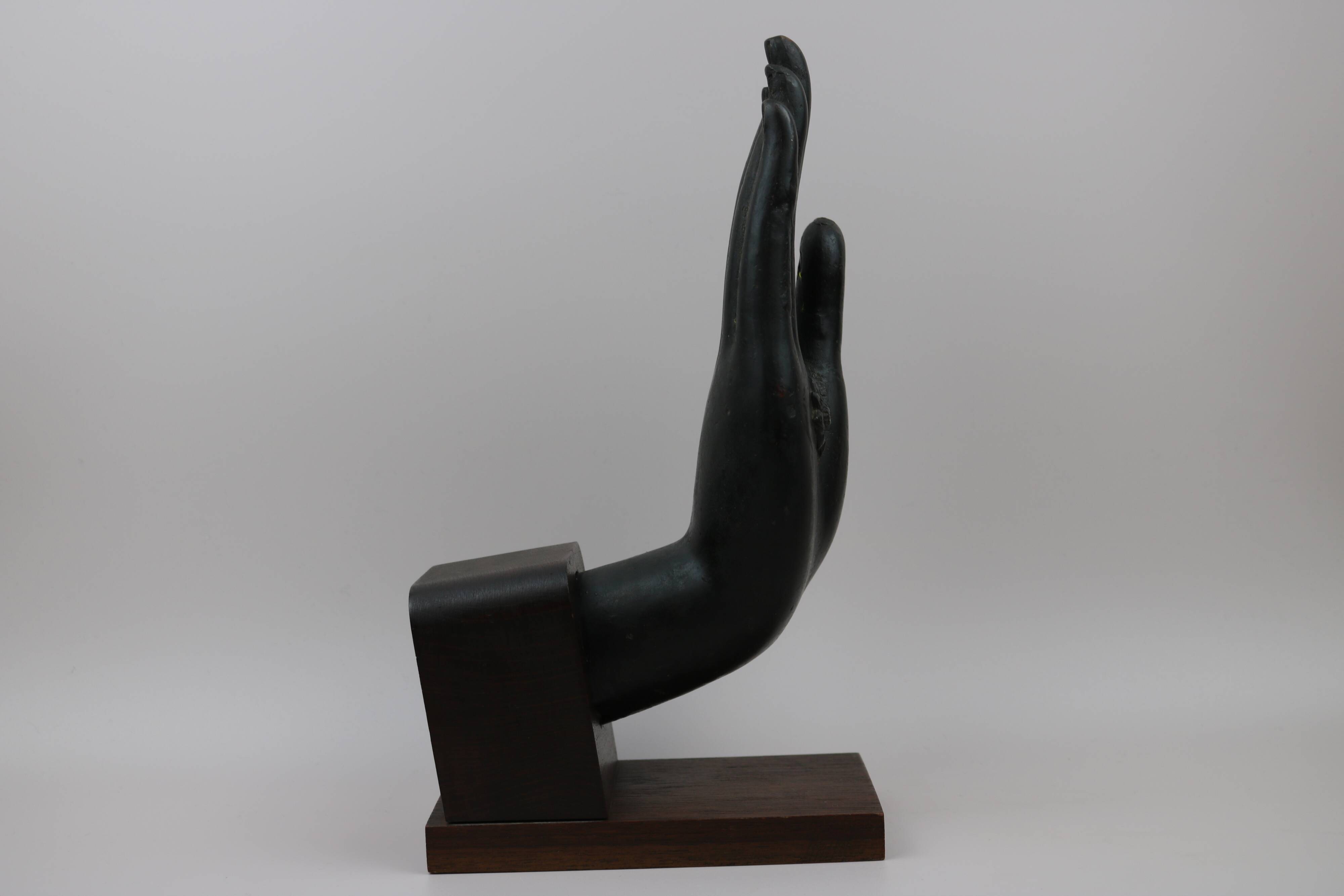 Serre Livre statue main de Bouddha