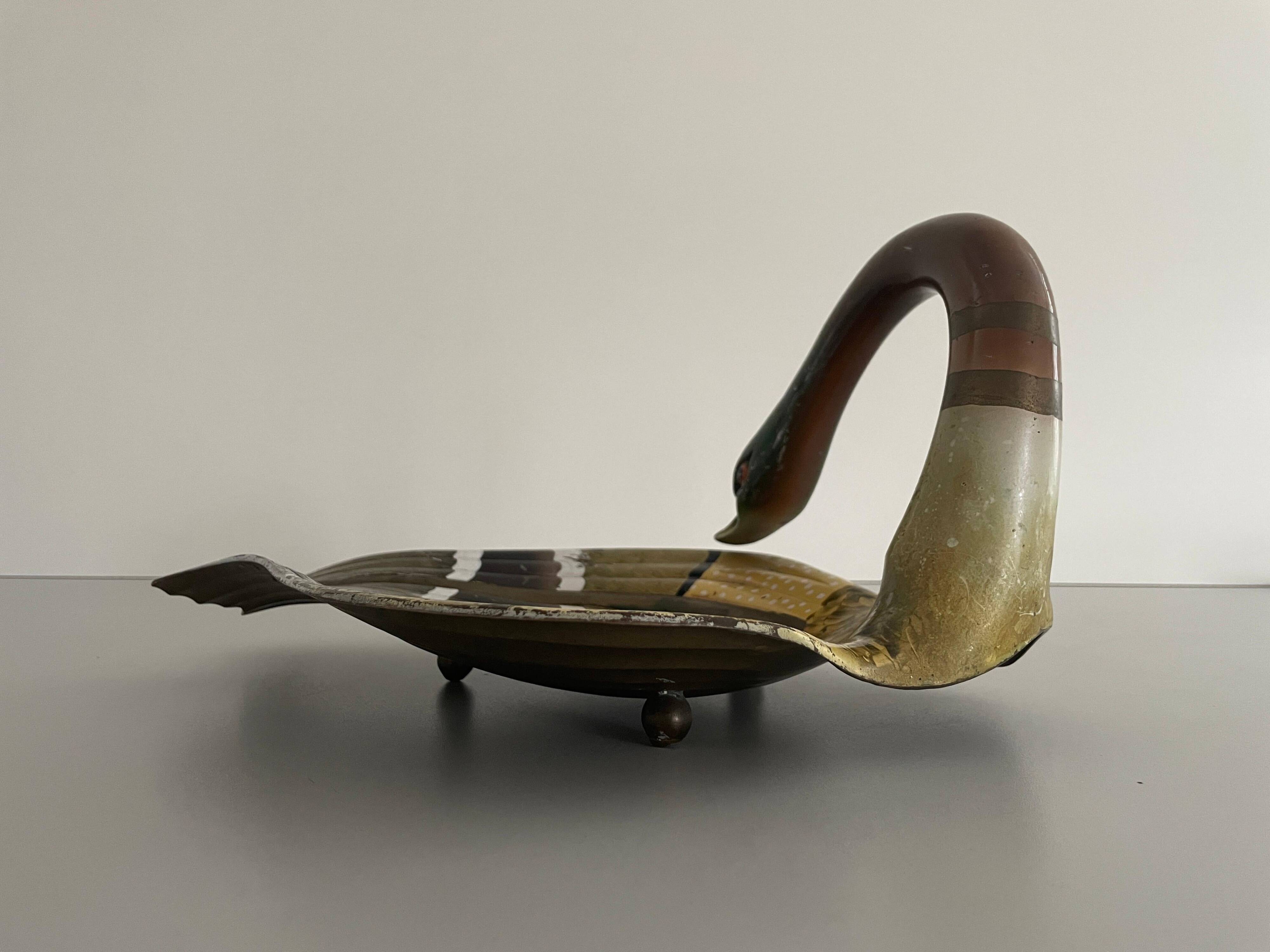 Adorable decorative centrepiece sculpture in the shape of a brass duck, 1970s, Germany.