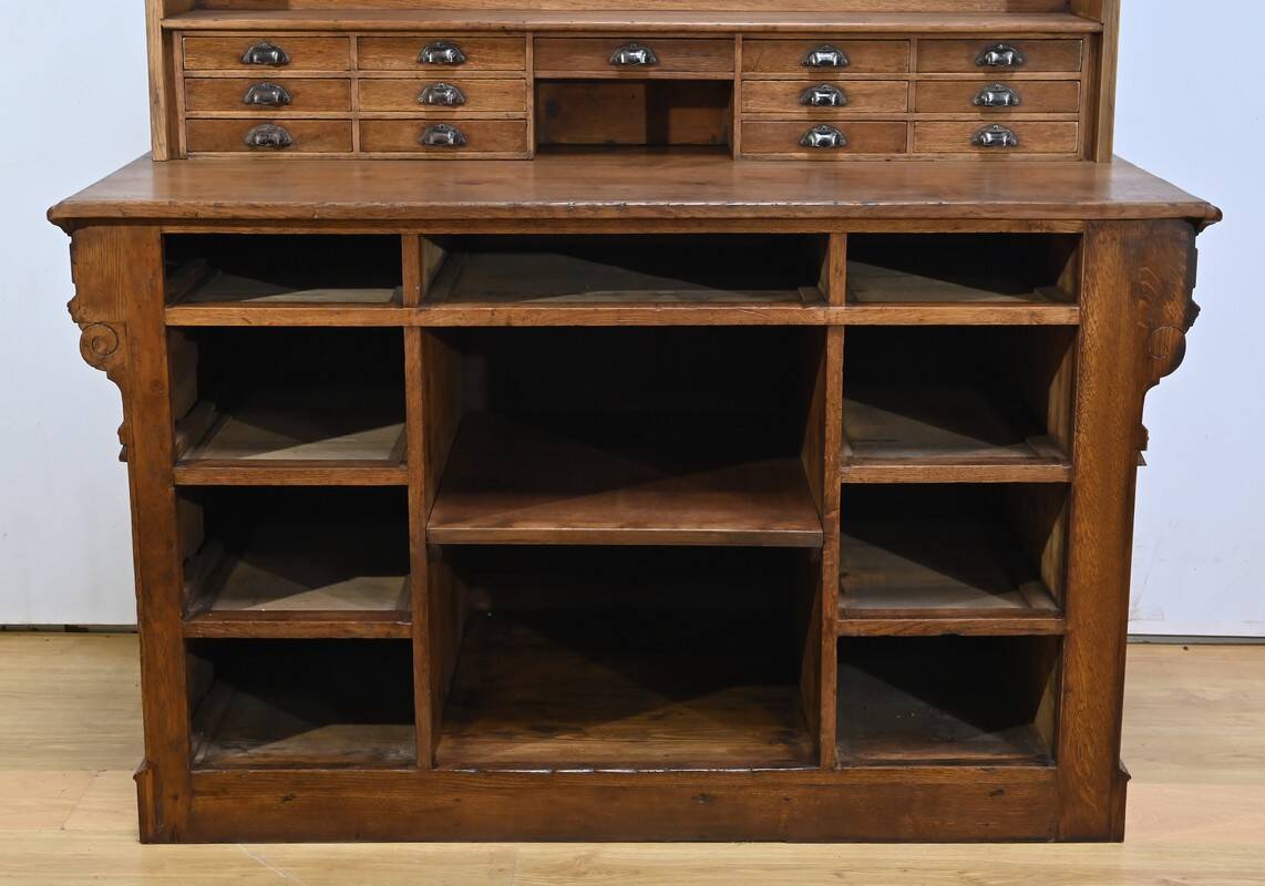 Oak apothecary counter – 1920