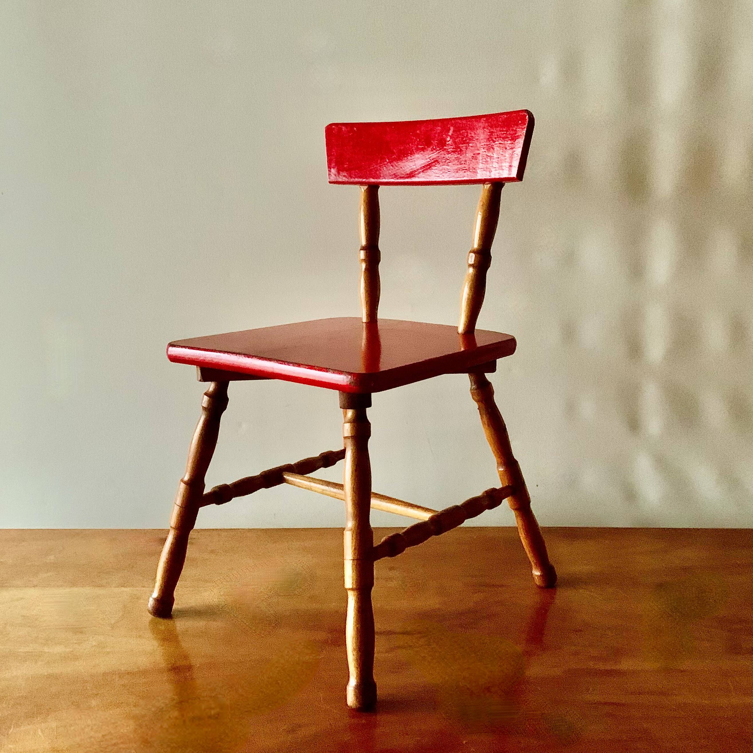 Vintage desk and chair for children in painted wood