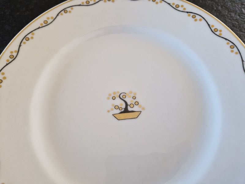 Charles Ahrenfeldt for Limoges porcelain - Illustrated by Jean Luce - Standing cut