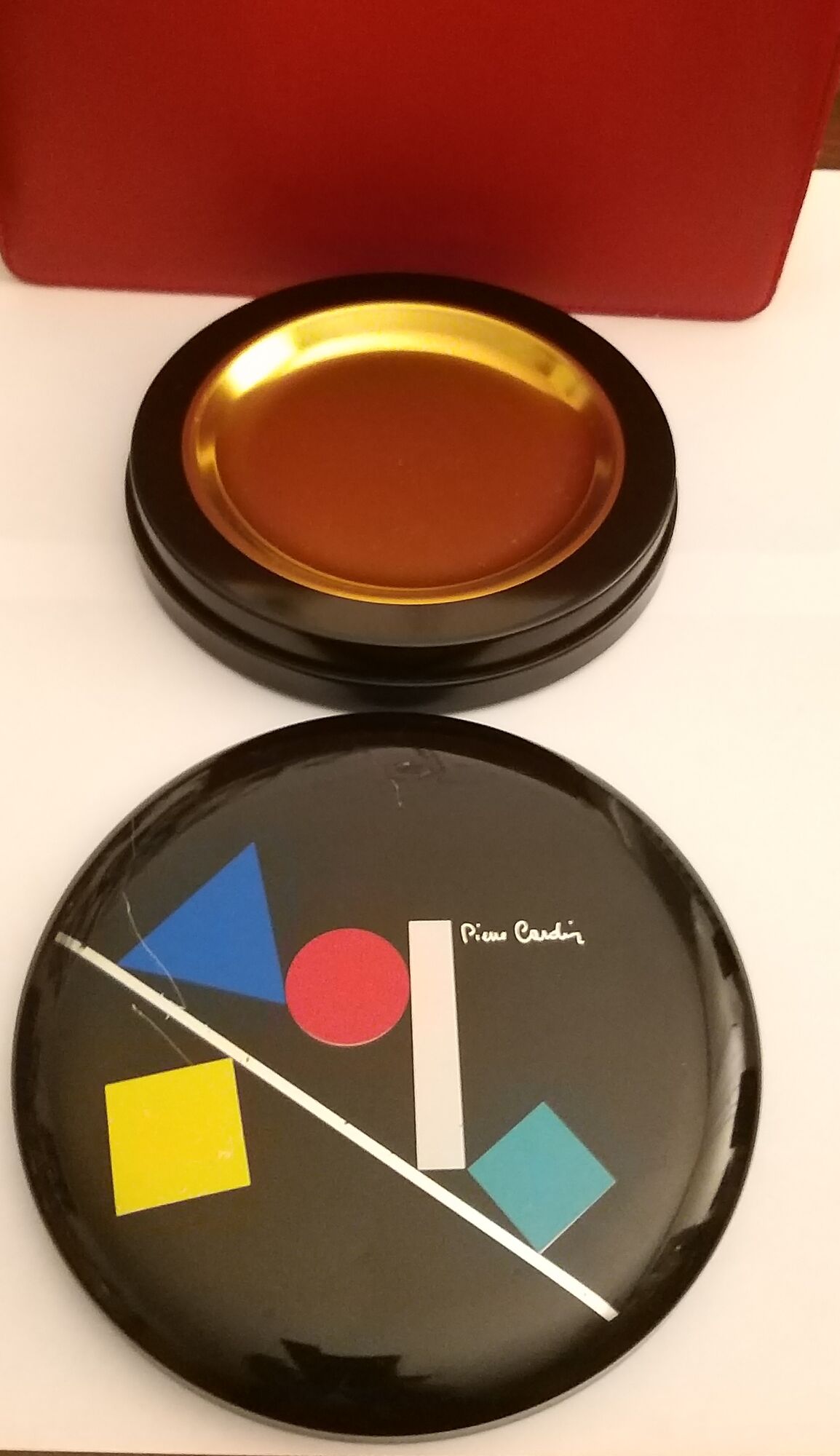 Pierre Cardin empties metal pocket and necessary smoker with cubizing decoration. Vintage.