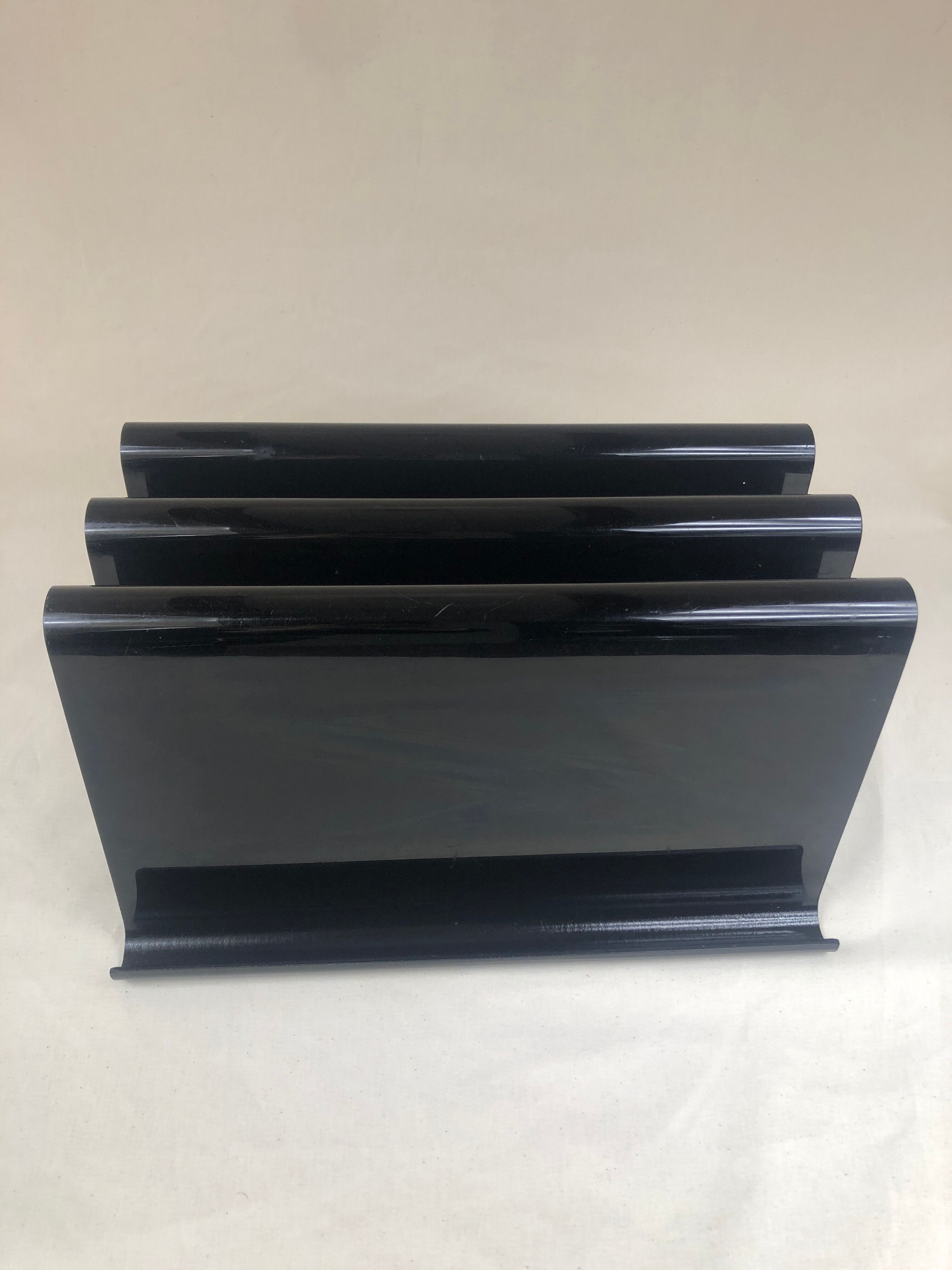 Vinyl door / black plexiglass magazine holder