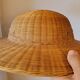 Ancien chapeau asiatique colonial tissé en paille osier feuilles bambou
