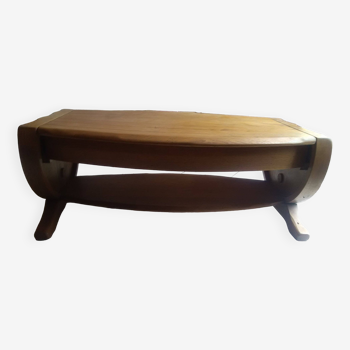 Table basse en forme de demi tonneau