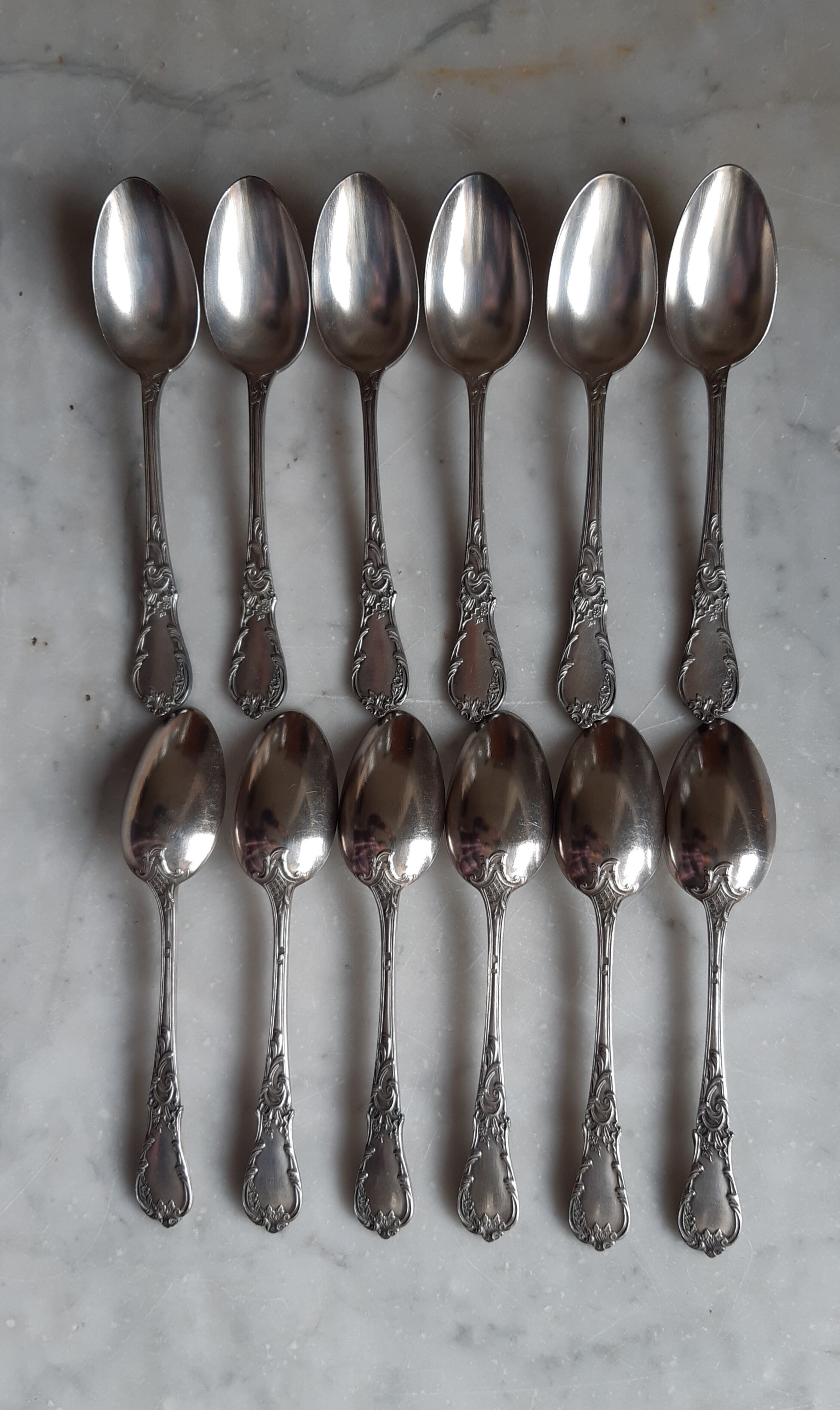 12 teaspoons silver metal