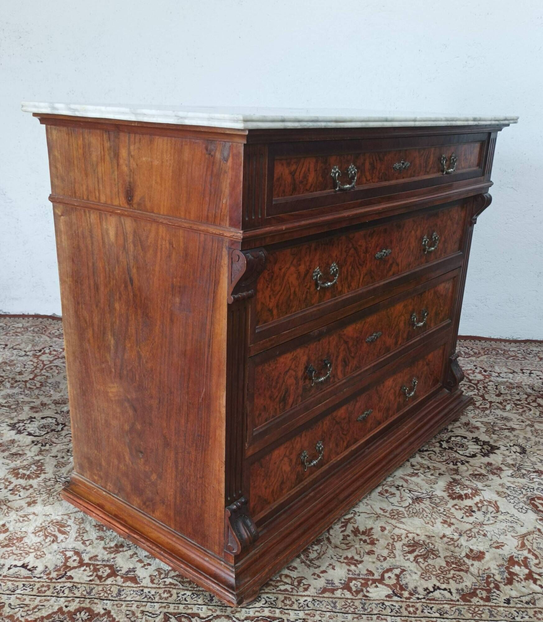 Neo-Renaissance Henri II chest of drawers in walnut burr