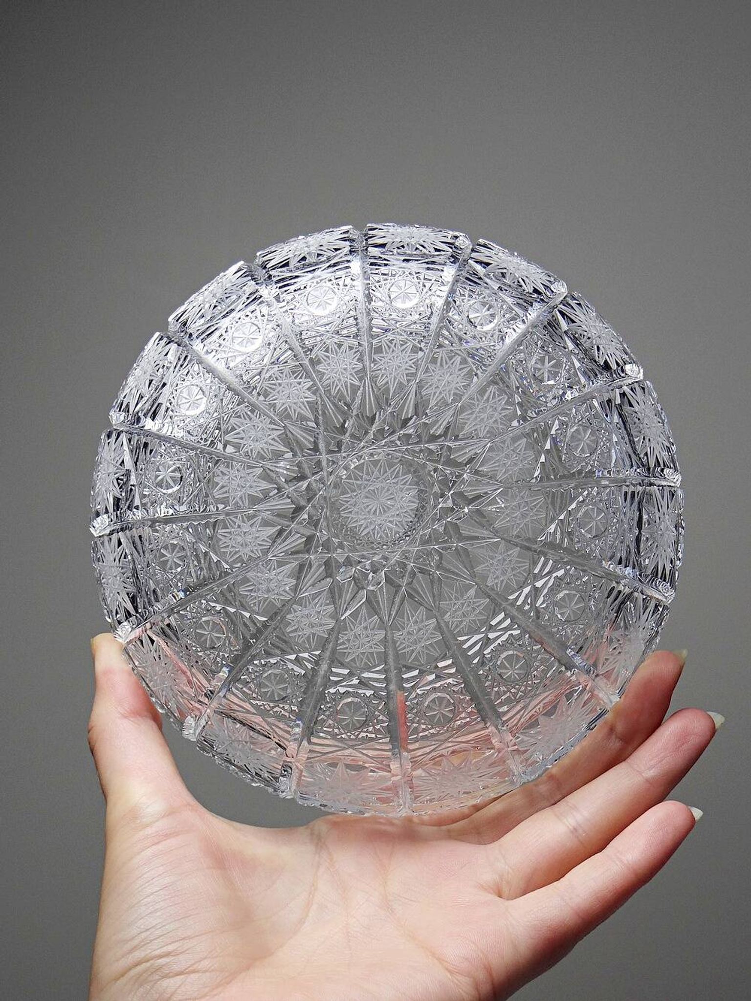 Grosse boîte en cristal de Bohème ciselé "Dentelle de la Reine" vintage