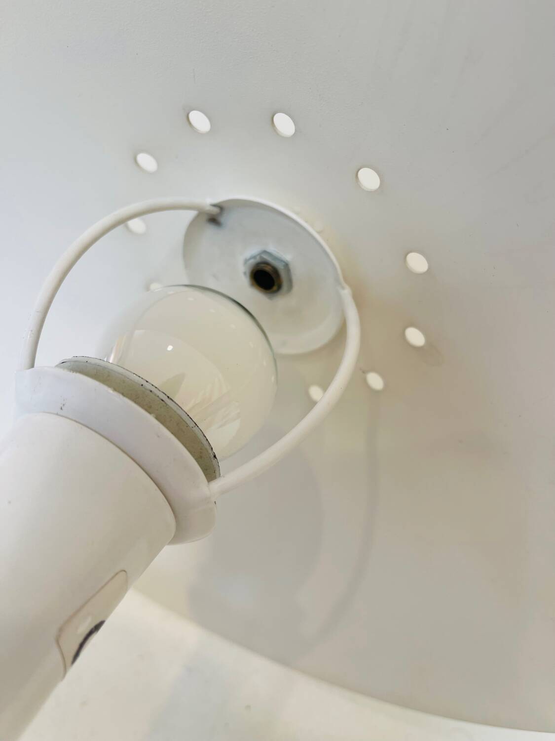 Lampe Aluminor blanche, circa 1975